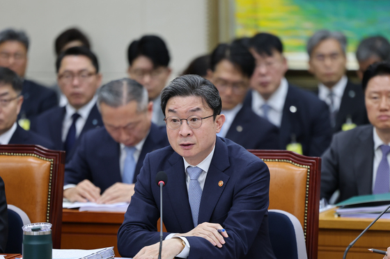 금융위 국감 달군 연쇄 해킹·집값 논란…이억원 "보안 대응 미흡"(종합)