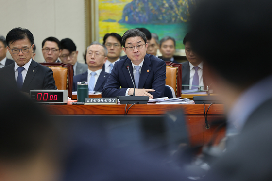 국감서 李 대통령 '집값 평탄화' 공방…이억원 "6·27 대출규제 효과 있었다"