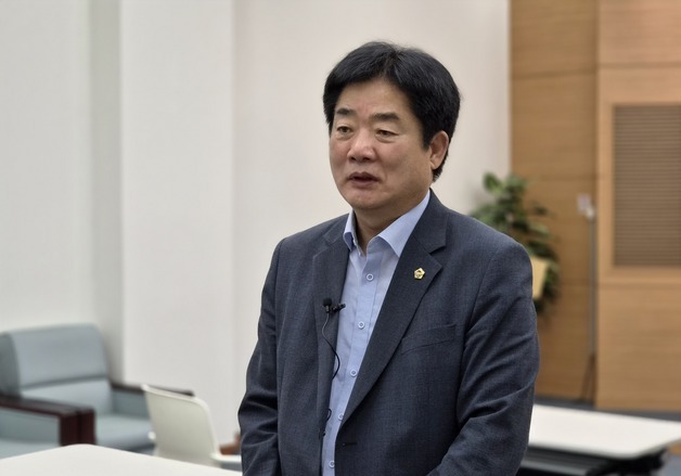 한갑용 부산시의회 민주당 원내대표 "적응 마쳐…민생 조례로 성과 낼 것"