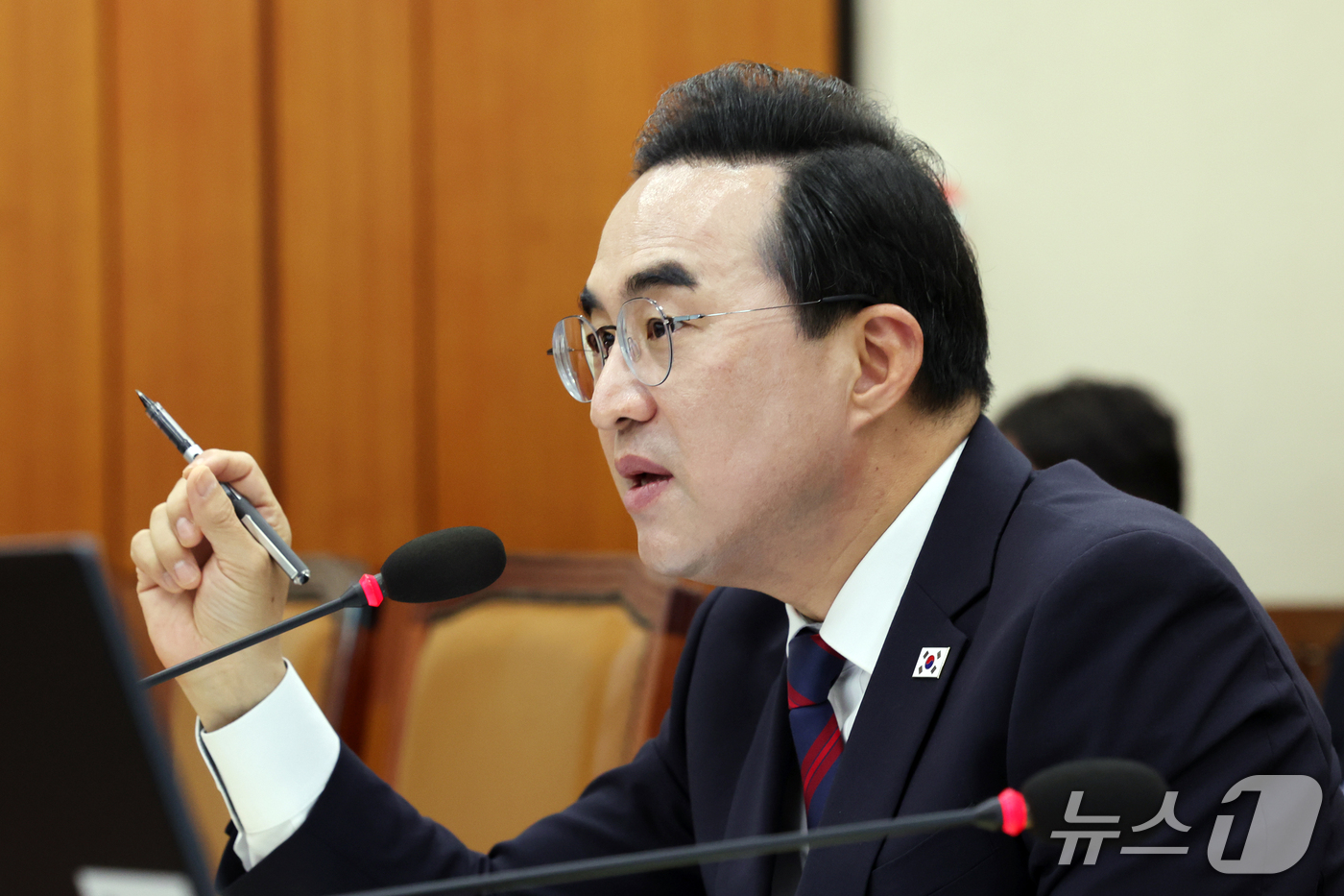 (서울=뉴스1) 황기선 기자 = 박홍근 기획예산처 장관이 8일 서울 여의도 국회 재정경제기획위원회에서 열린 기획예산처에 대한 국정감사에서 의원 질의에 답하고 있다.   2026.1 …