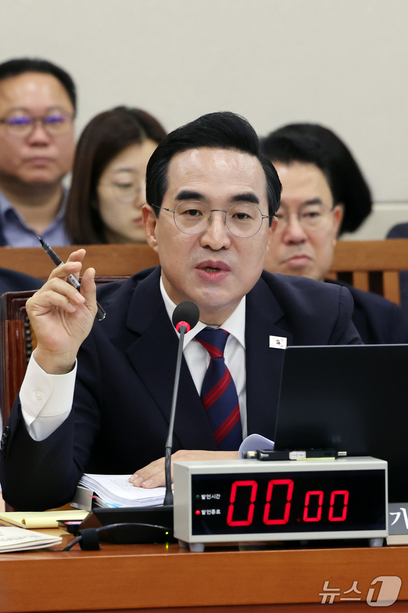 (서울=뉴스1) 황기선 기자 = 박홍근 기획예산처 장관이 8일 서울 여의도 국회 재정경제기획위원회에서 열린 기획예산처에 대한 국정감사에서 의원 질의에 답하고 있다.   2026.1 …