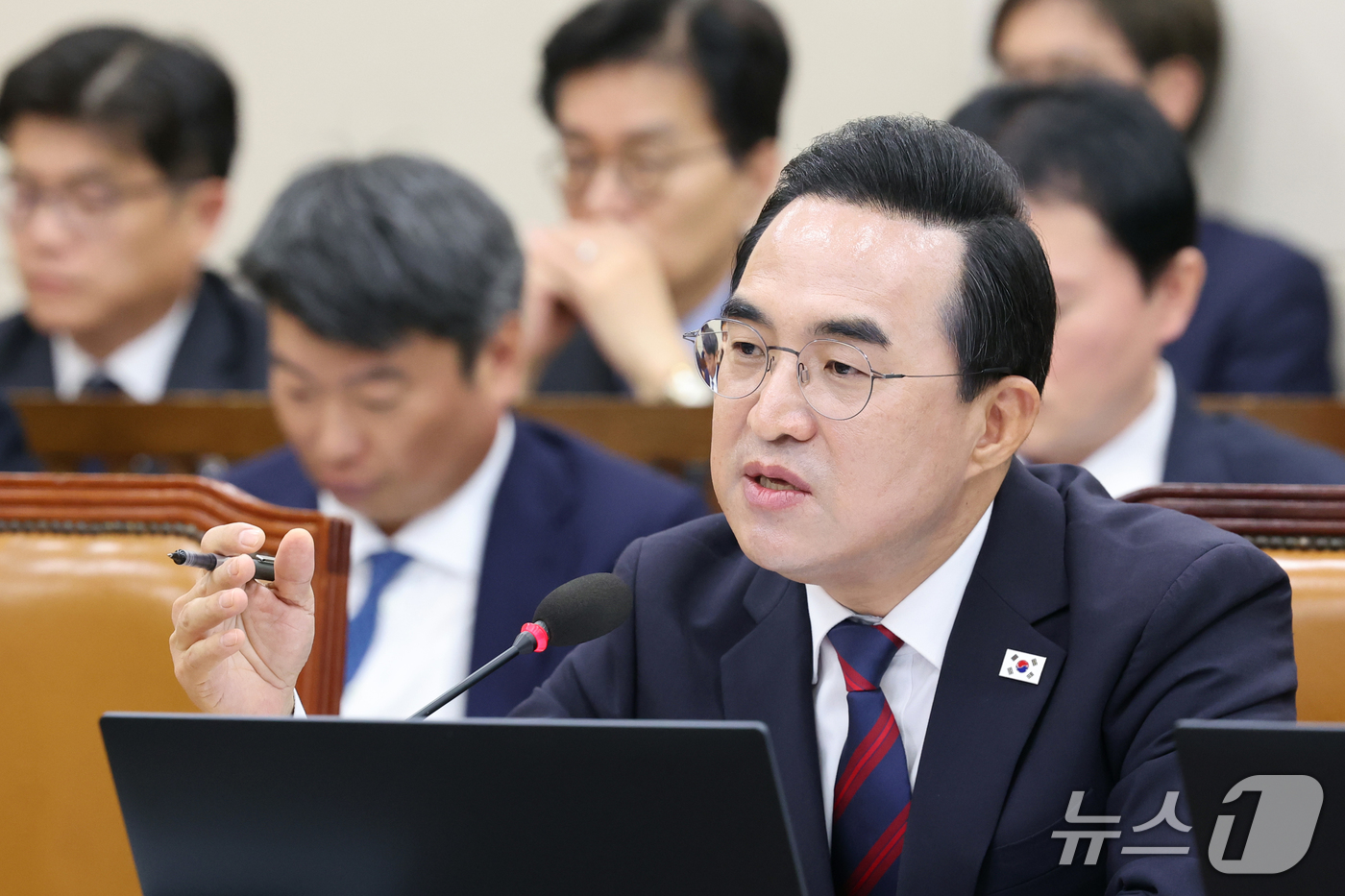 (서울=뉴스1) 황기선 기자 = 박홍근 기획예산처 장관이 8일 서울 여의도 국회 재정경제기획위원회에서 열린 기획예산처에 대한 국정감사에서 의원 질의에 답하고 있다.   2026.1 …