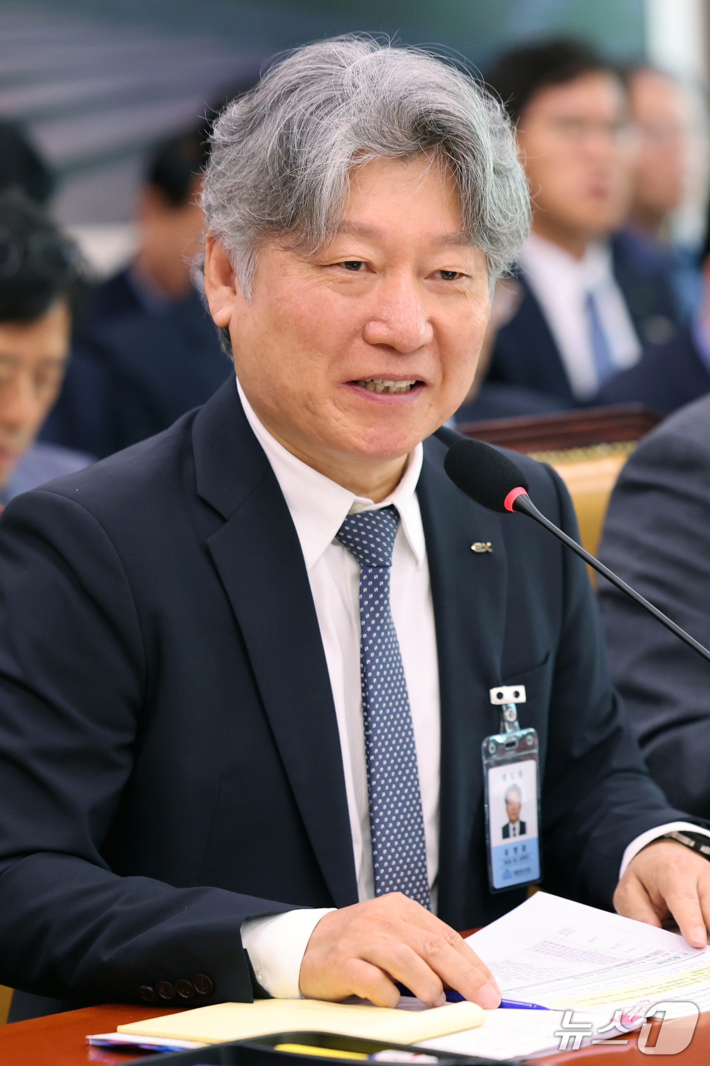 (서울=뉴스1) 황기선 기자 = 유정훈 한국도로공사 사장이 8일 서울 여의도 국회 국토교통위원회에서 열린 한국도로공사 등에 대한 국정감사에서 의원 질의에 답하고 있다.  2026. …
