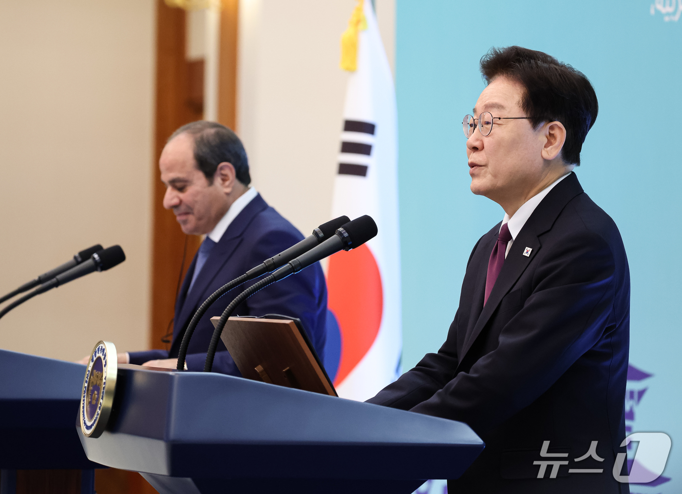 (서울=뉴스1) 허경 기자 = 이재명 대통령이 8일 청와대에서 열린 한·이집트 공동언론발표에서 발언을 하고 있다. 2026.10.8/뉴스1