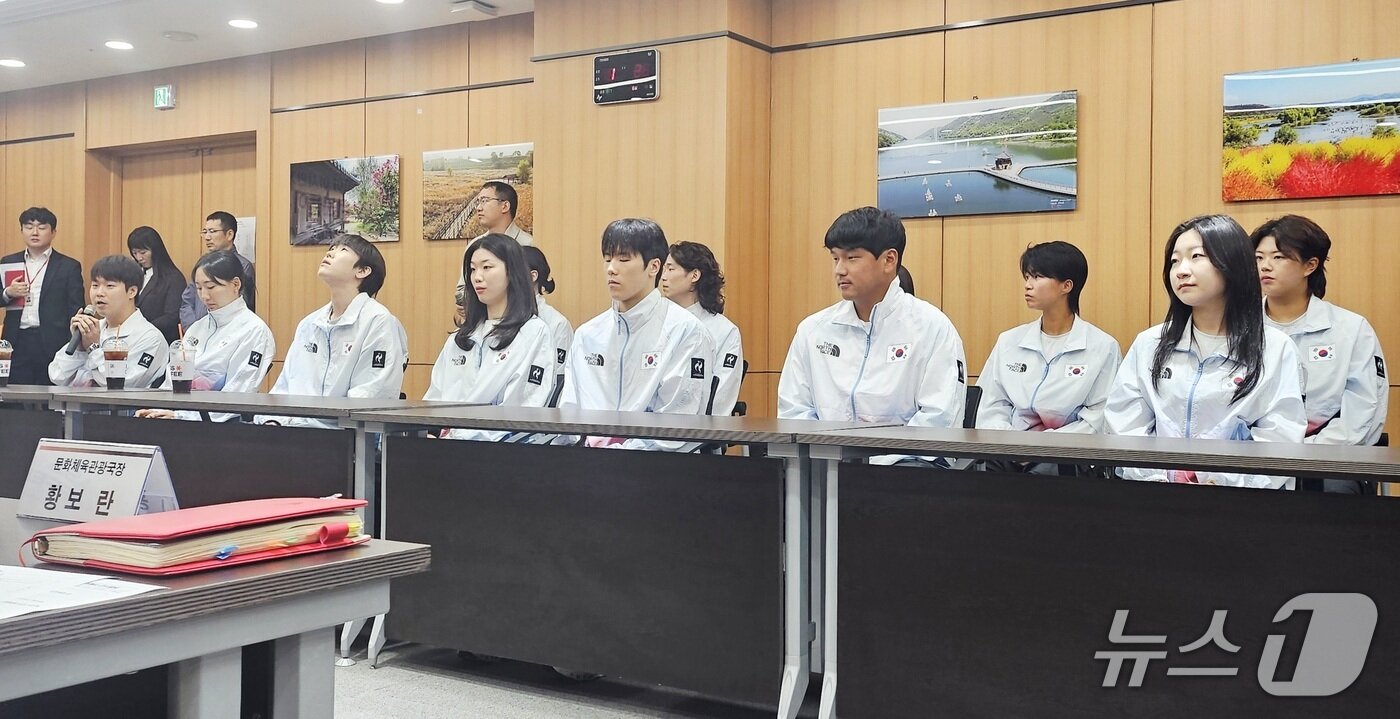 본문 이미지 - 대구시는 8일 대구시 동인청사에서 2026 아이치·나고야 아시안게임 출전 선수단 격려식을 열고 선수들의 선전을 축하했다. 2026.10.8/뉴스1 남승렬 기자