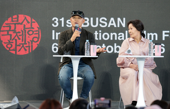 송일곤 감독, 김혜자와 호흡 영광
