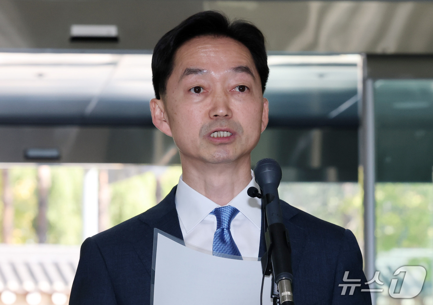 (서울=뉴스1) 박세연 기자 = 김지용 중대범죄수사청장 후보자가 8일 인사청문회 준비 사무실이 마련된 종로구 정부서울청사 창성동 별관에서 기자회견을 갖고 입장을 발표하고 있다. 2 …