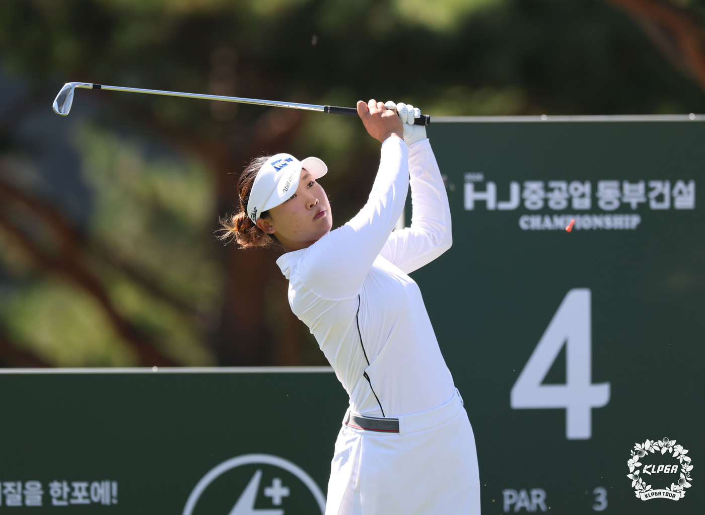 (서울=뉴스1) = 김민솔이 8일 경남 양산 에이원CC에서 열린 '2026 HJ중공업 동부건설 챔피언십' 1라운드 4번 홀에서 아이언 티샷을 하고 있다. (KLPGA 제공. 재판매 …