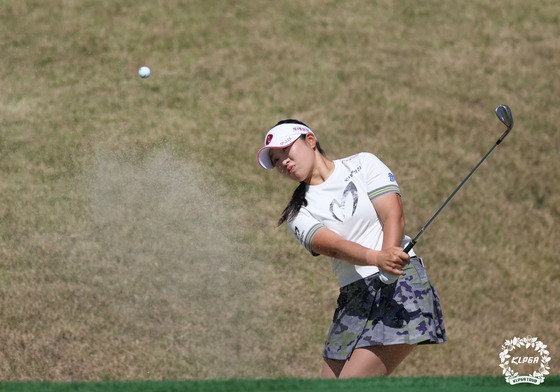 '버디 11개' 유현조, KLPGA HJ중공업·동부건설 2R 단독 선두 도약