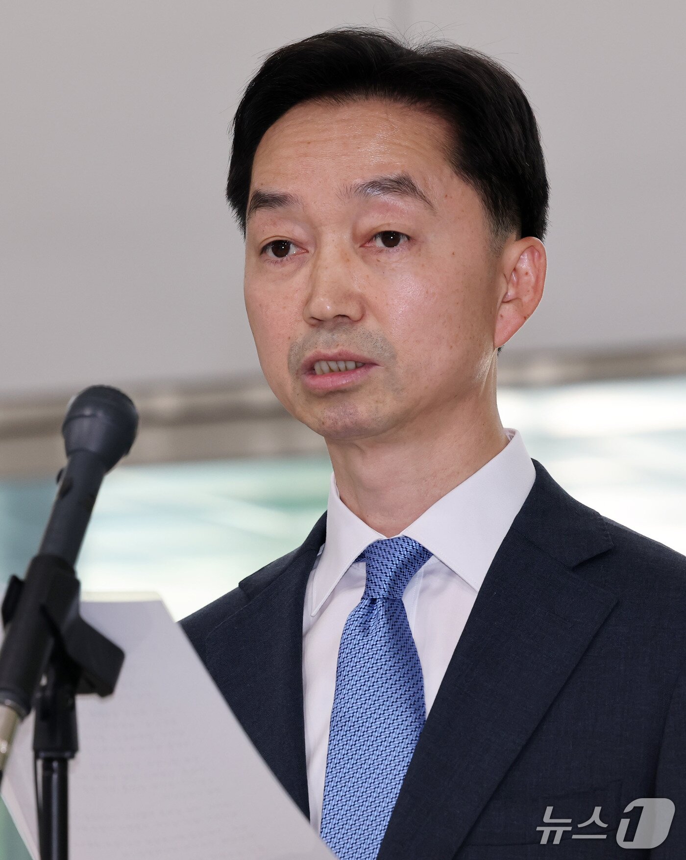 본문 이미지 - 김지용 중대범죄수사청장 후보자가 8일 인사청문회 준비 사무실이 마련된 종로구 정부서울청사 창성동 별관에서 기자회견을 갖고 입장을 발표하고 있다. 2026.10.8 ⓒ 뉴스1 박세연 기자