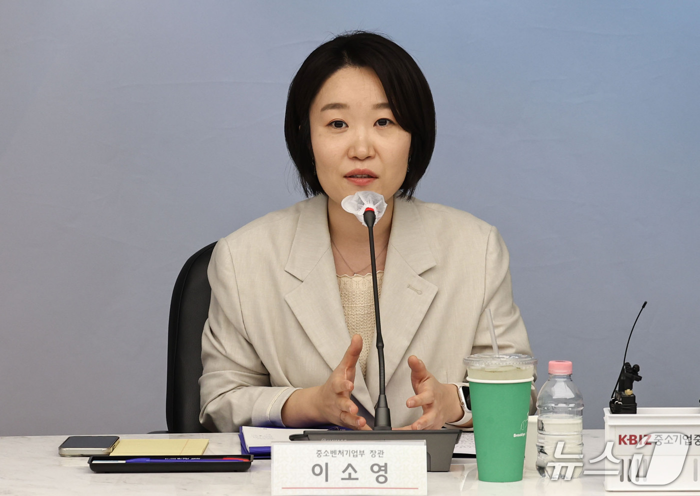 (서울=뉴스1) 이종수 기자 = 이소영 중소벤처기업부 장관이 8일 오후 서울 영등포구 여의도 중소기업중앙회에서 열린 중소기업 단체장 차담회에서 발언하고 있다. 2026.10.8/뉴 …