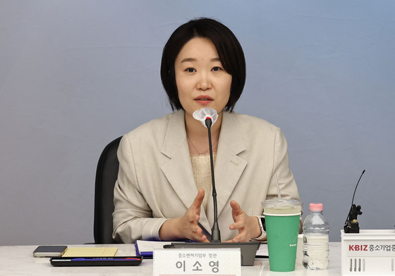 발언하는 이소영 장관