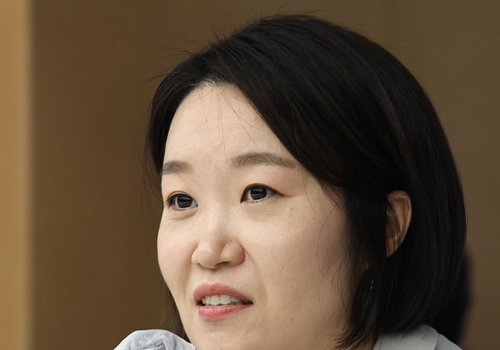 발언하는 이소영 장관