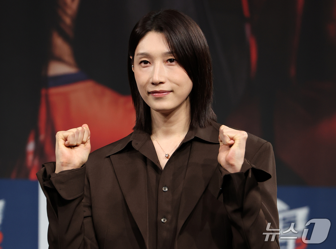 (서울=뉴스1) 김진환 기자 = 배구여제 김연경이 8일 오후 서울 마포구 상암동 MBC 골든마우스홀에서 열린 MBC 새 예능 '신인감독 김연경2' 제작발표회에 참석해 포즈를 취하고 …