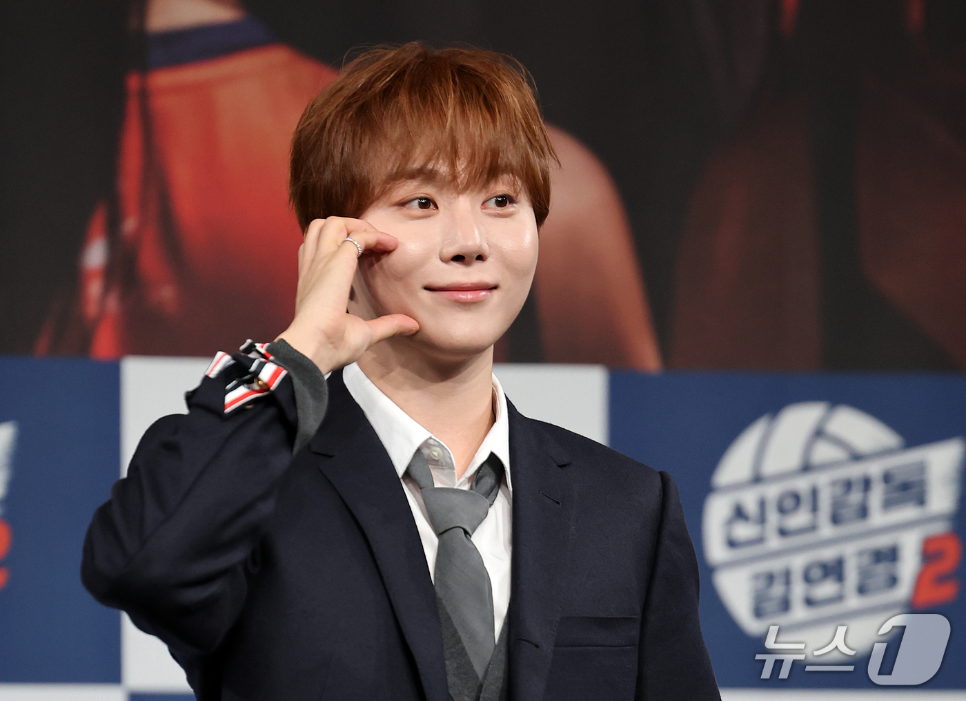 (서울=뉴스1) 김진환 기자 = 세븐틴 부승관이 8일 오후 서울 마포구 상암동 MBC 골든마우스홀에서 열린 MBC 새 예능 '신인감독 김연경2' 제작발표회에 참석해 포즈를 취하고 …