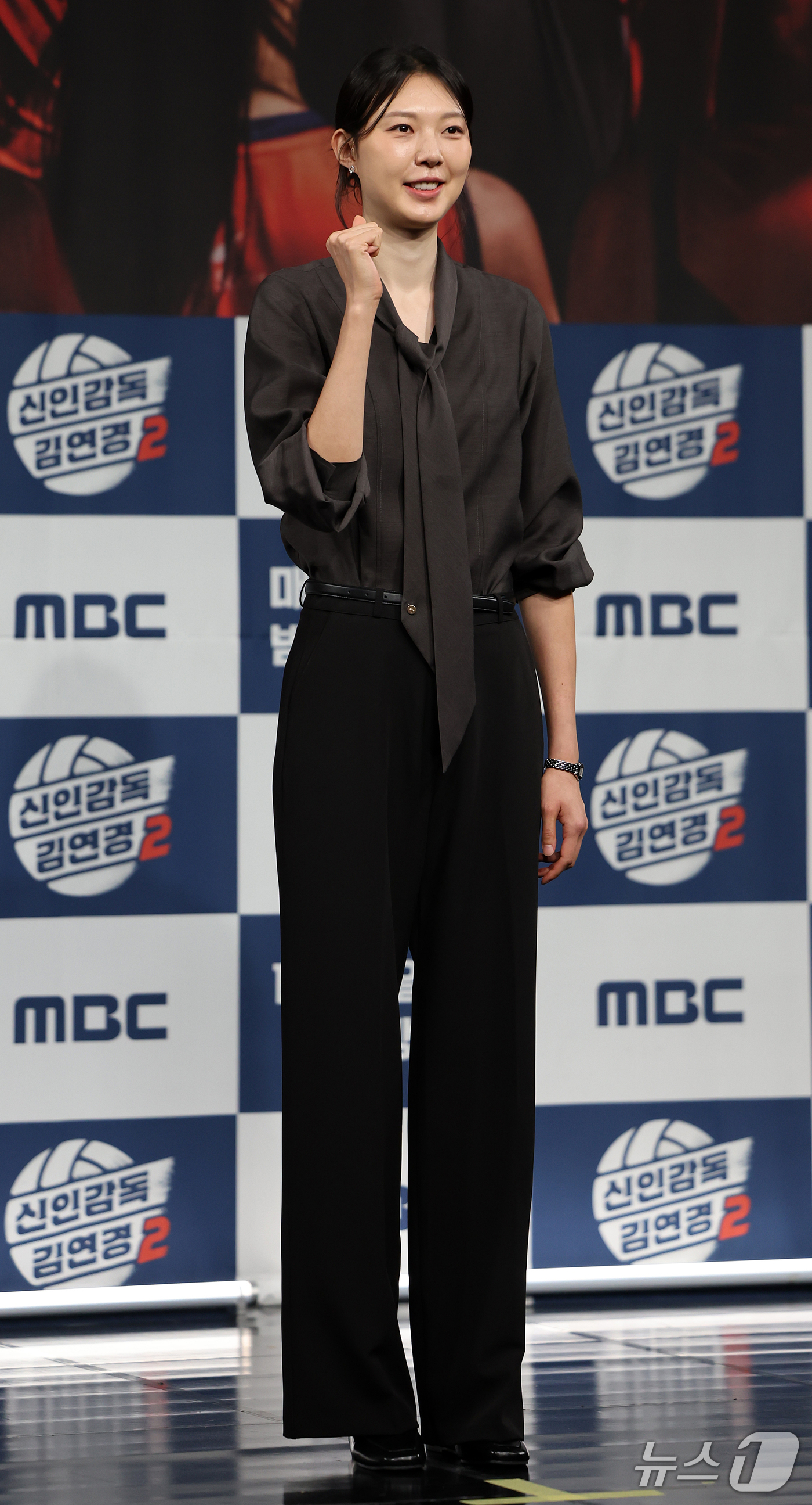 (서울=뉴스1) 김진환 기자 = 양효진 해설위원이 8일 오후 서울 마포구 상암동 MBC 골든마우스홀에서 열린 MBC 새 예능 '신인감독 김연경2' 제작발표회에 참석해 포즈를 취하고 …