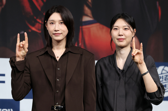 김연경 감독·양효진 해설위원, 포즈 취하는 레전드들