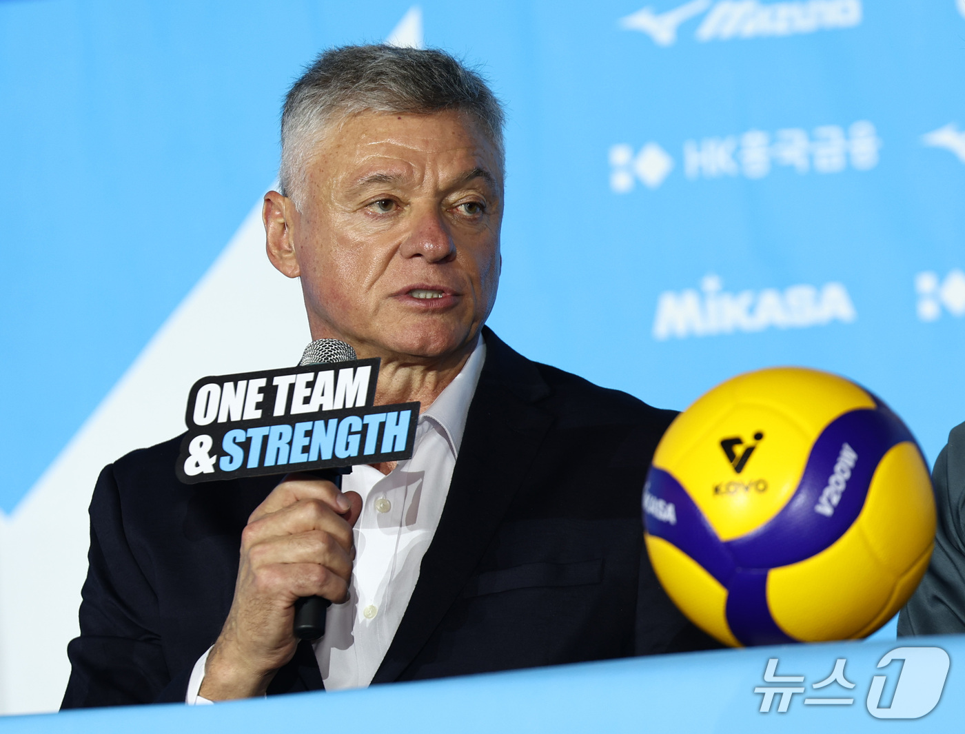(서울=뉴스1) 최지환 기자 = 헤난 달 조토 대한항공 감독이 8일 오후 서울 강남구 호텔리베라 청담에서 열린 2026-2027 시즌 프로배구 남자부 미디어데이에서 시즌에 임하는 …