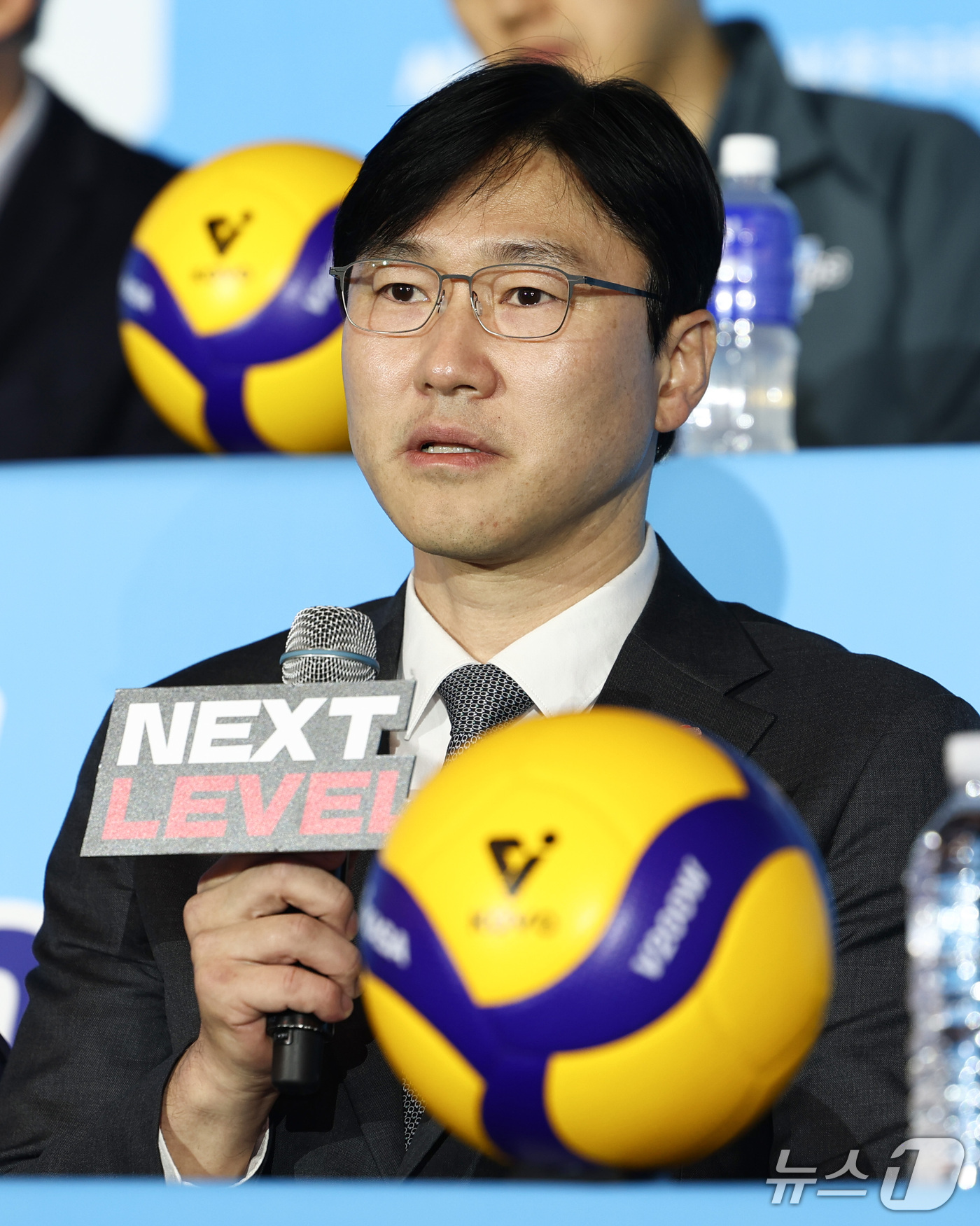 (서울=뉴스1) 최지환 기자 = 석진욱 한국전력 감독이 8일 오후 서울 강남구 호텔리베라 청담에서 열린 2026-2027 시즌 프로배구 남자부 미디어데이에서 시즌에 임하는 각오를 …