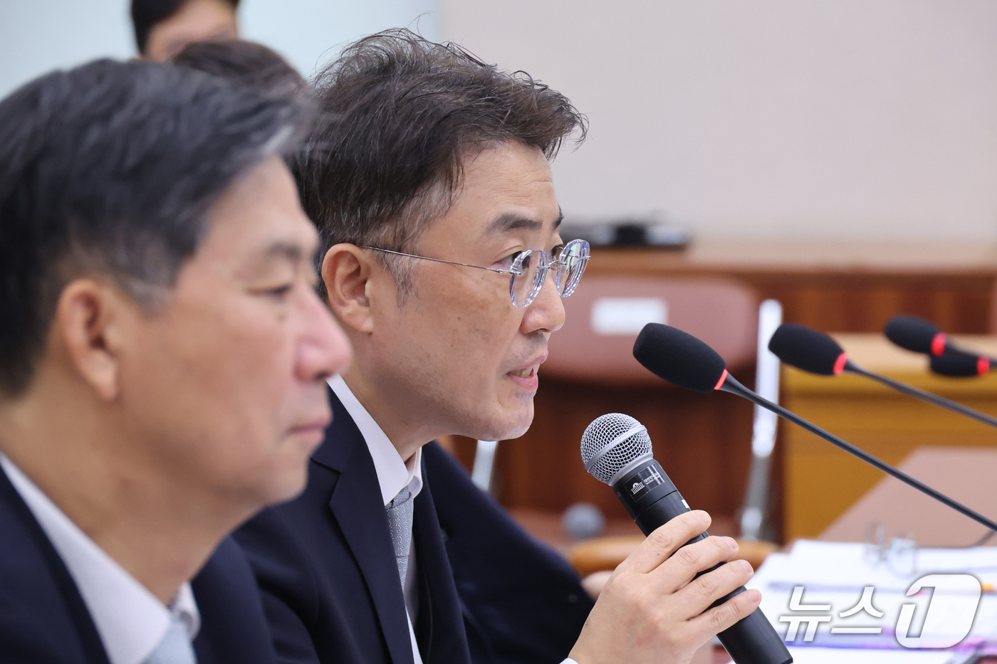 (서울=뉴스1) 신웅수 기자 = 이진수 법무부 차관이 8일 서울 여의도 국회에서 열린 법제사법위원회의 법무부 등에 대한 국정감사에서 의원 질의에 답변하고 있다. 2026.10.8/ …