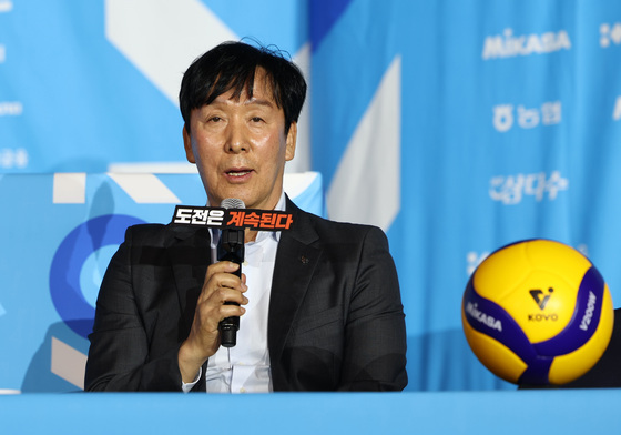새 시즌 각오 밝히는 신영철 OK저축은행 감독