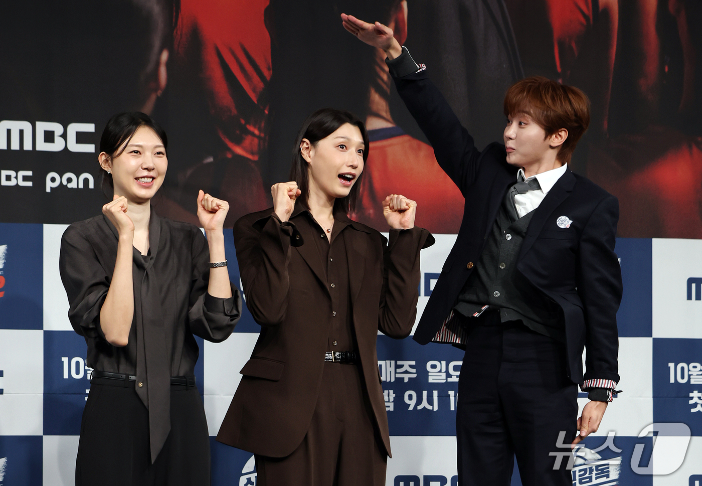 (서울=뉴스1) 김진환 기자 = 양효진 해설위원(왼쪽부터), 배구여제 김연경, 세븐틴 부승관이 8일 오후 서울 마포구 상암동 MBC 골든마우스홀에서 열린 MBC 새 예능 '신인감독 …