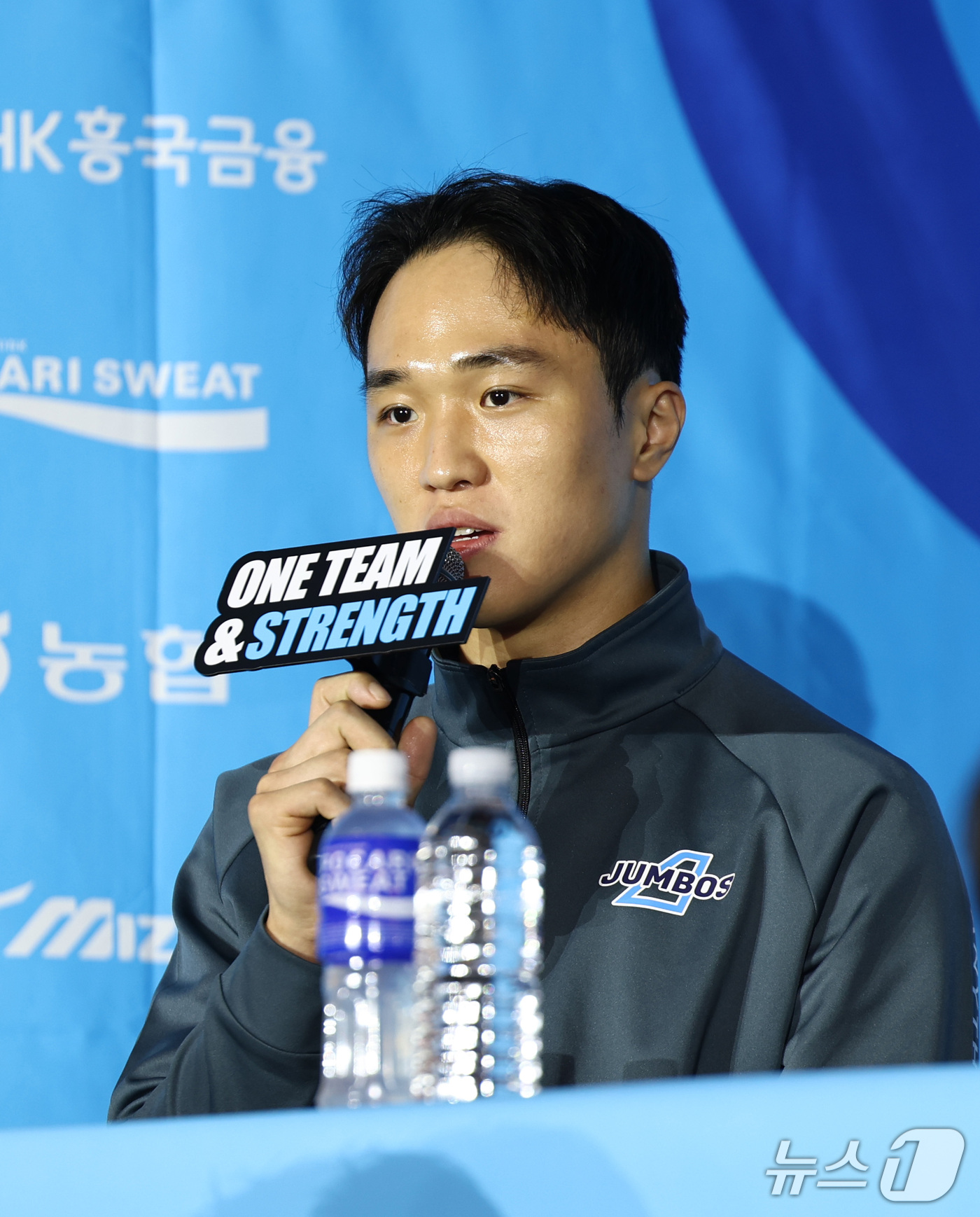 (서울=뉴스1) 최지환 기자 = 대한항공 임동혁이 8일 오후 서울 강남구 호텔리베라 청담에서 열린 2026-2027 시즌 프로배구 남자부 미디어데이에서 시즌에 임하는 각오를 밝히고 …