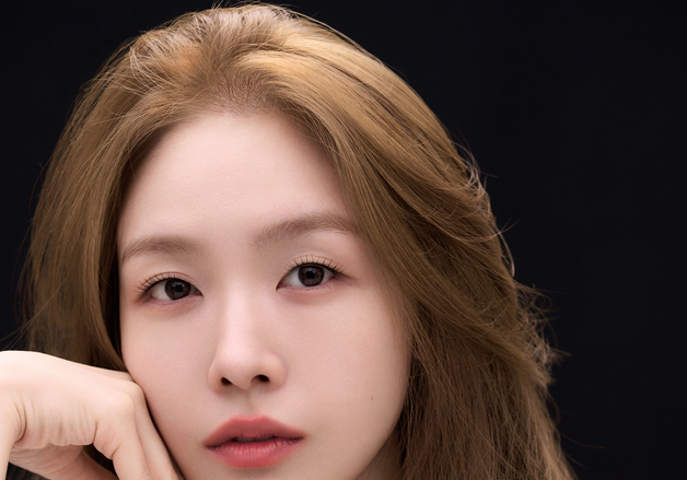 '온주완♥' 방민아, 새 프로필 공개…청순·단아 확 달라진 분위기