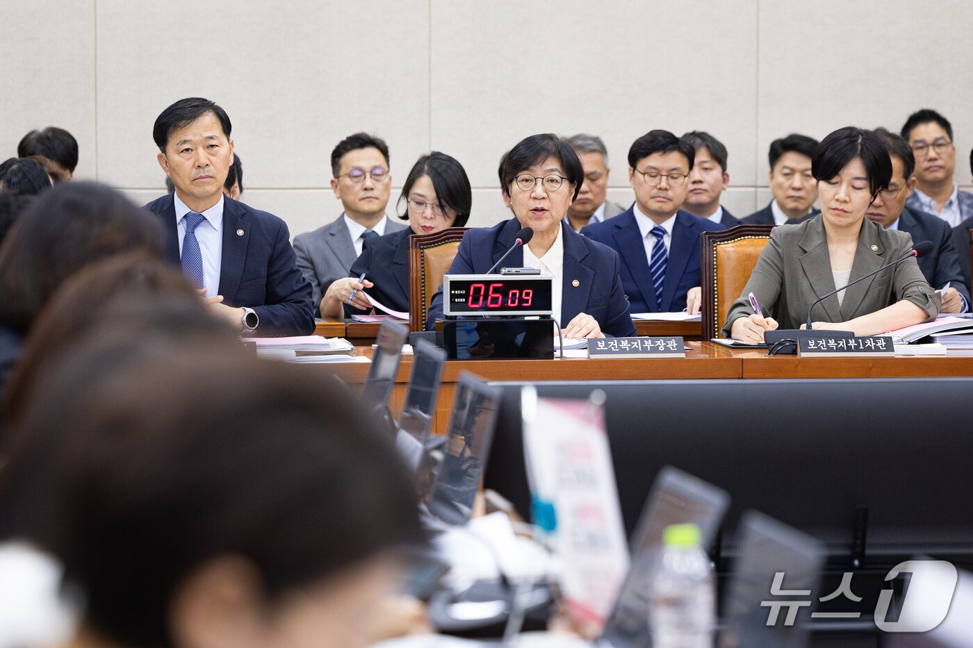 본문 이미지 - 정은경 보건복지부 장관이 8일 서울 여의도 국회에서 열린 보건복지위원회의 보건복지부, 질병관리청에 대한 국정감사에 출석해 의원 질의에 답하고 있다. 2026.10.8 ⓒ 뉴스1 유승관 기자
