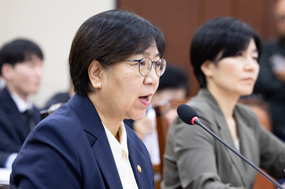 [국감] 질의 답하는 정은경 보건복지부 장관