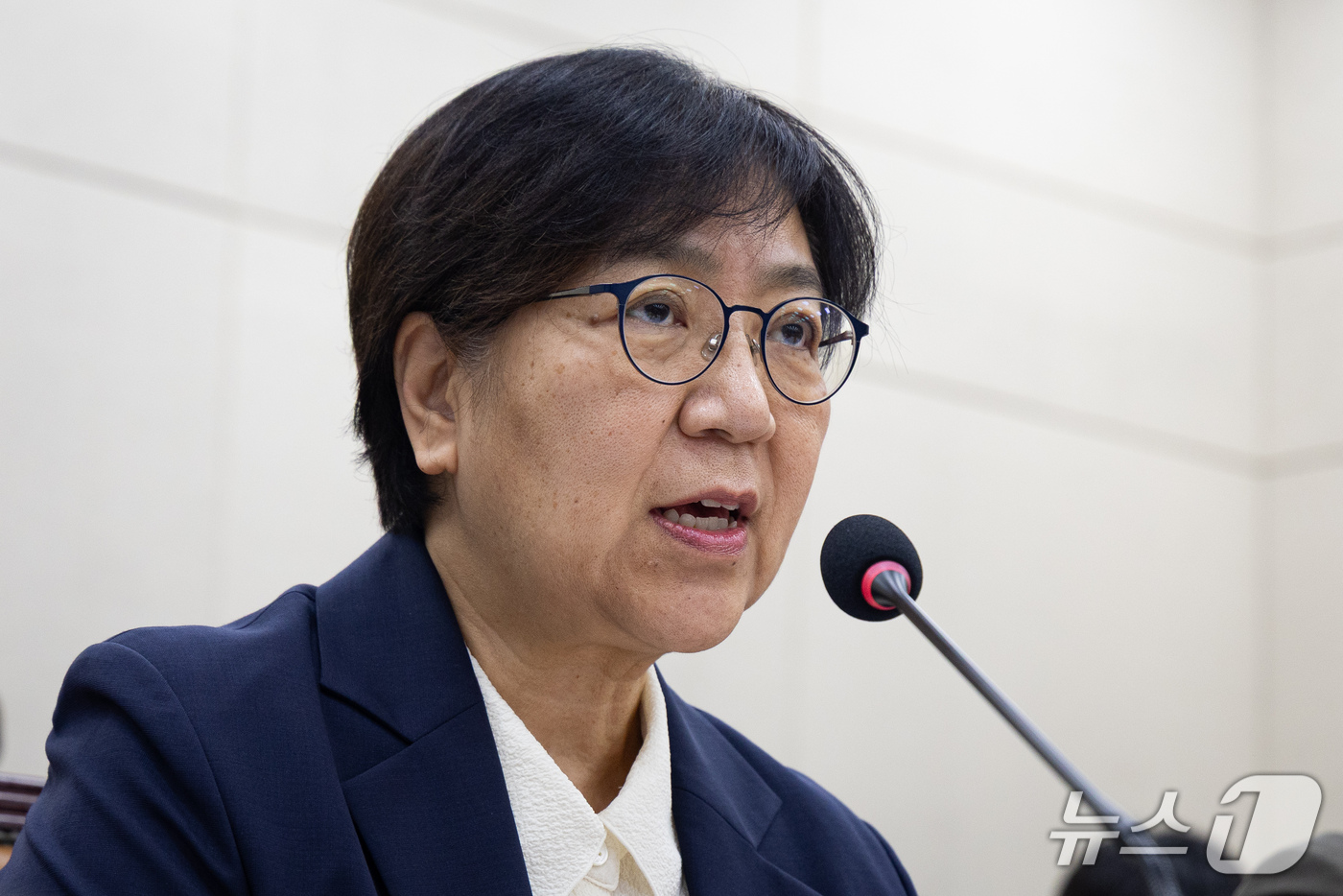 (서울=뉴스1) 유승관 기자 = 정은경 보건복지부 장관이 8일 서울 여의도 국회에서 열린 보건복지위원회의 보건복지부, 질병관리청에 대한 국정감사에 출석해 의원 질의에 답하고 있다. …