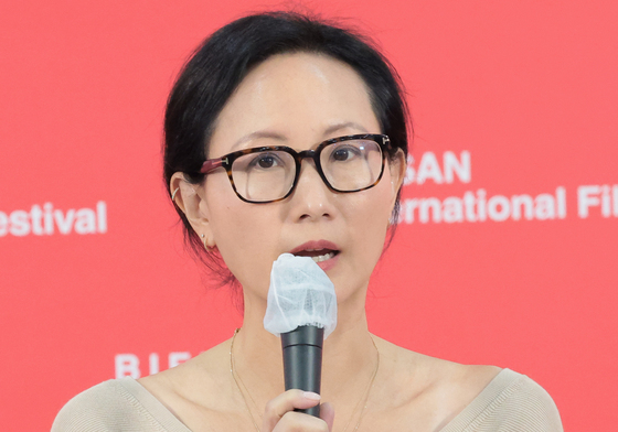 인사말 하는 스테파니 안