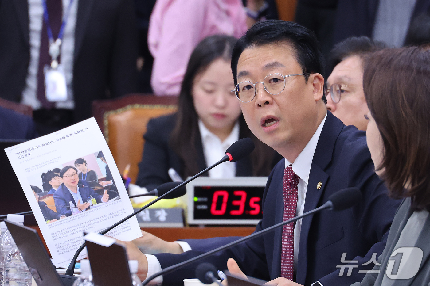 (서울=뉴스1) 신웅수 기자 = 곽규택 국민의힘 의원이 8일 서울 여의도 국회에서 열린 법제사법위원회의 법무부 등에 대한 국정감사에서 이진수 법무부 차관에게 질의하고 있다. 202 …