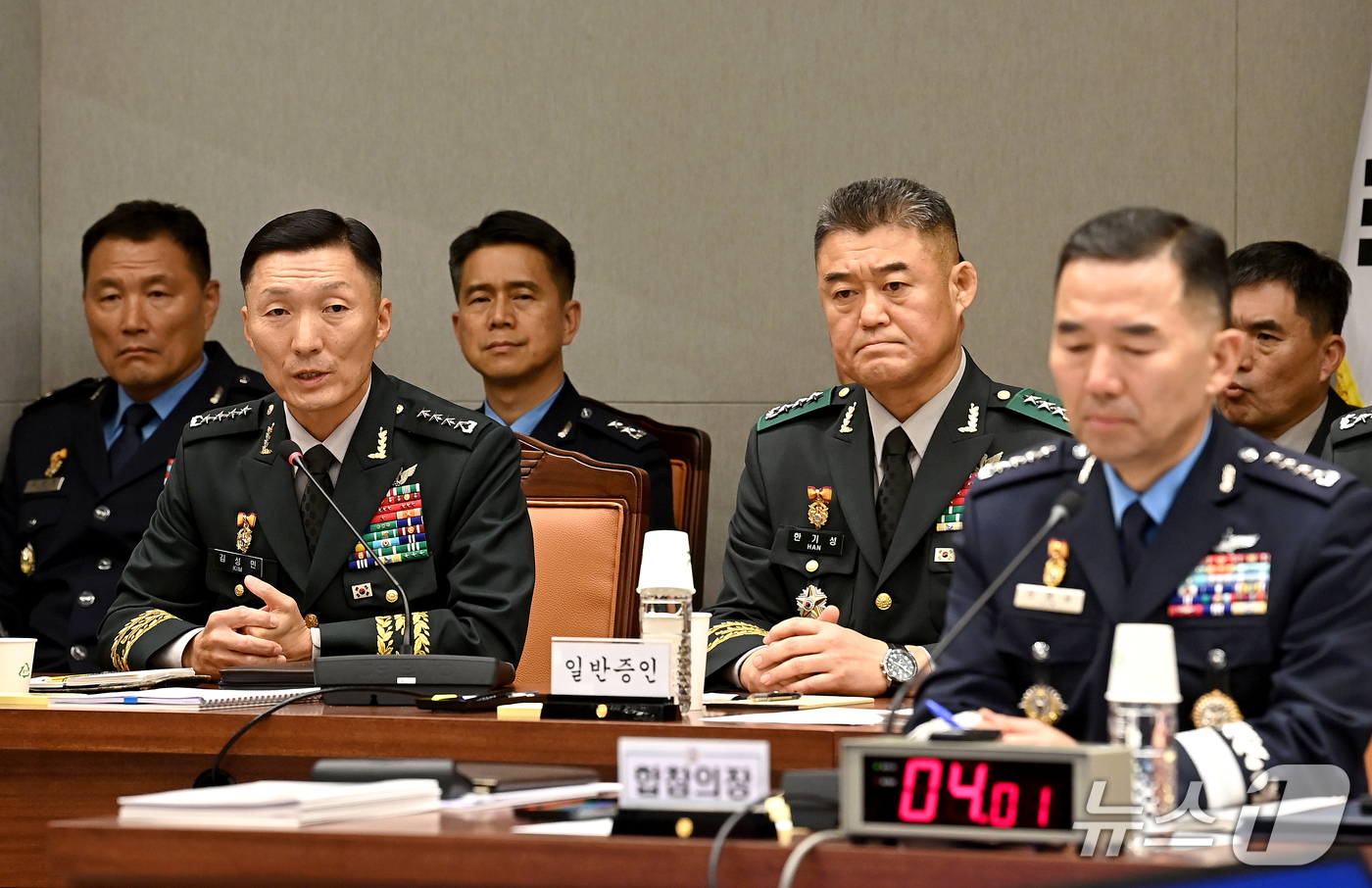 (서울=뉴스1) 국회사진기자단 = 김성민 한미연합군사령부 부사령관이 8일 오후 서울 용산구 국방부에서 열린 국회 국방위원회의 합동참모본부에 대한 국정감사에서 의원 질의에 답변하고 …