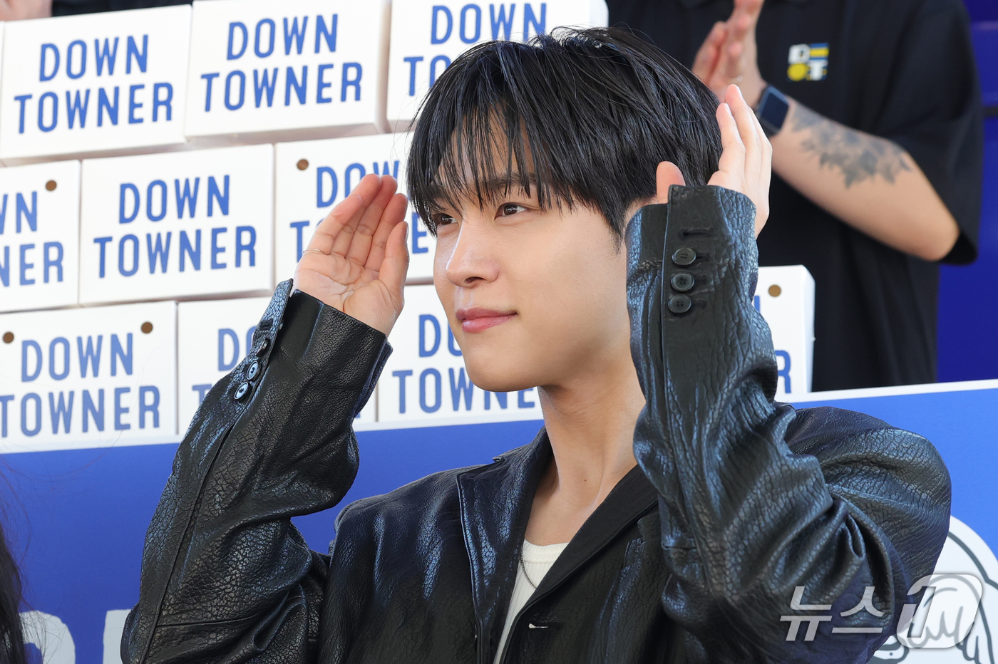 (부산=뉴스1) 권현진 기자 = '최종면접' 배우 강유석이 8일 오후 부산 영화의전당 야외 광장에서 열린 다운타우너 행사에 참석해 팬과 즐거운 시간을 보내고 있다. 2026.10. …