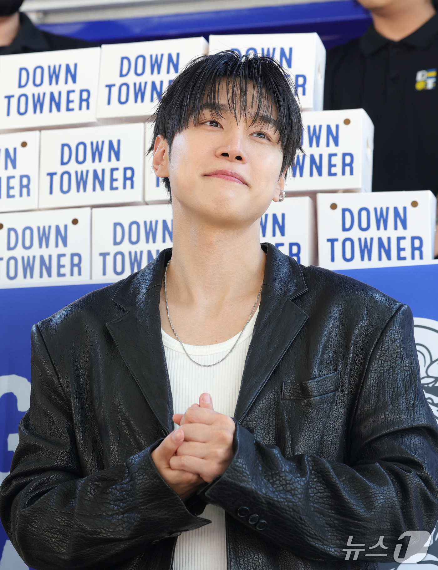 (부산=뉴스1) 권현진 기자 = '최종면접' 배우 강유석이 8일 오후 부산 영화의전당 야외 광장에서 열린 다운타우너 행사에 참석해 팬과 즐거운 시간을 보내고 있다. 2026.10. …