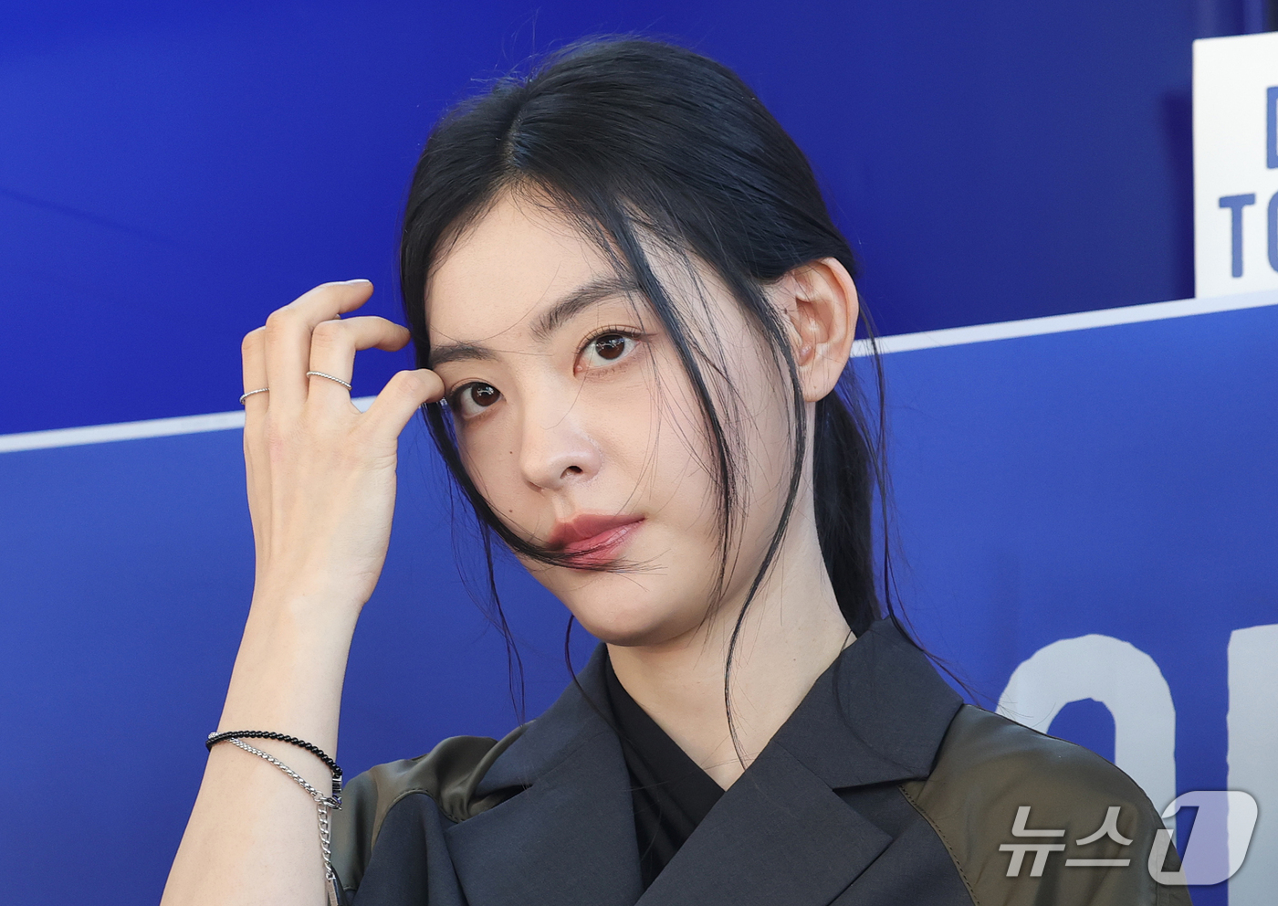 (부산=뉴스1) 권현진 기자 = '최종면접' 배우 배강희가 8일 오후 부산 영화의전당 야외 광장에서 열린 다운타우너 행사에 참석해 매력을 발산하고 있다. 2026.10.8/뉴스1