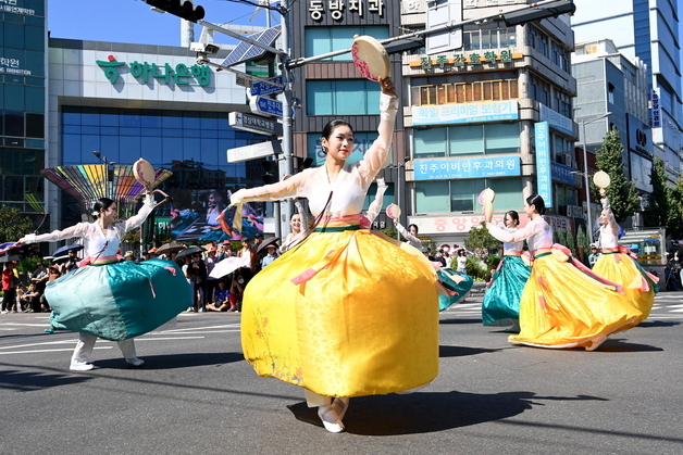 진주 개천예술제 개막…볼거리·즐길거리 풍성