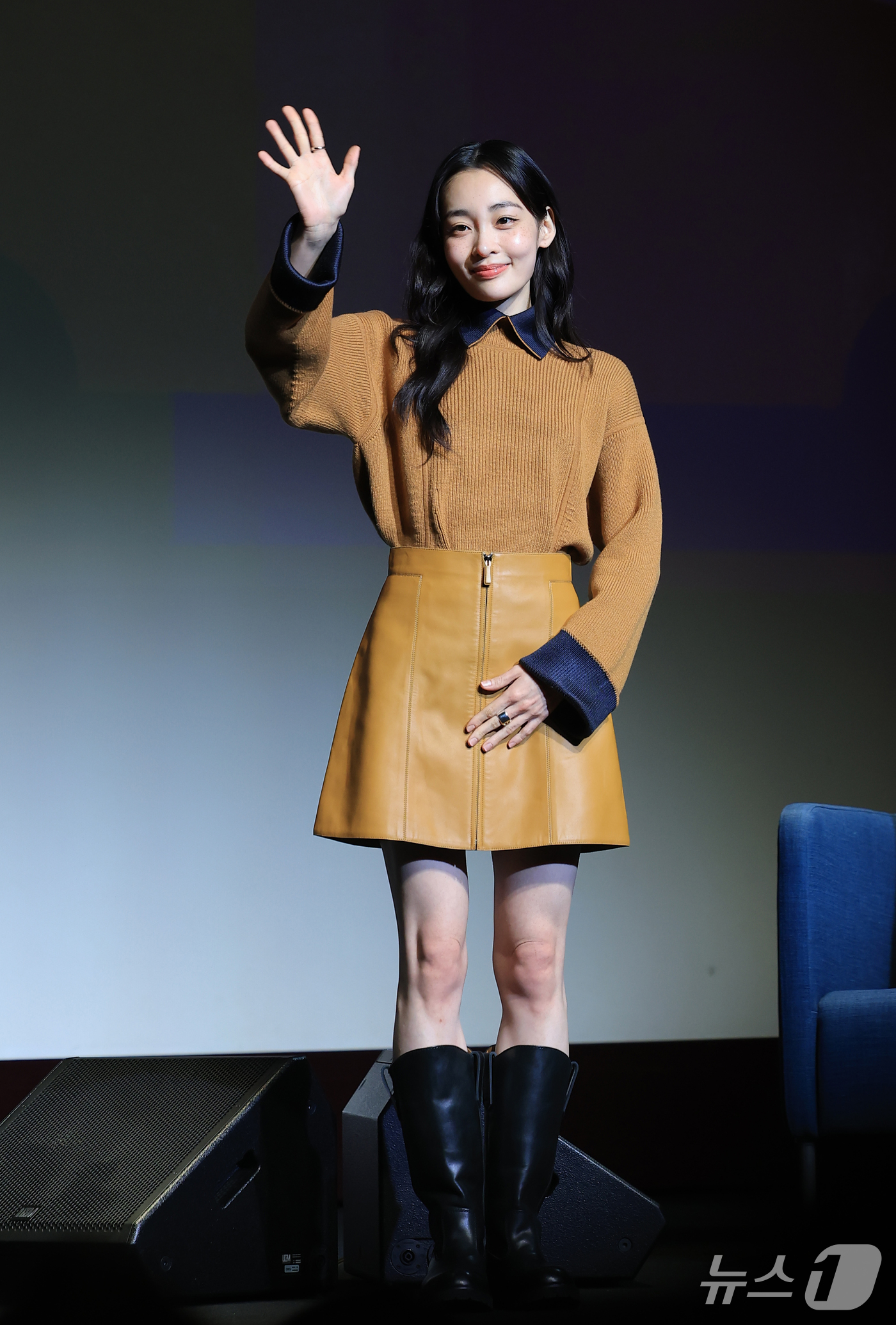 (부산=뉴스1) 권현진 기자 = 배우 김민하가 8일 부산 해운대구 신세계백화점 센텀시티 문화홀에서 열린 액터스 하우스 행사에 참석해 인사를 하고 있다. 2026.10.8/뉴스1
