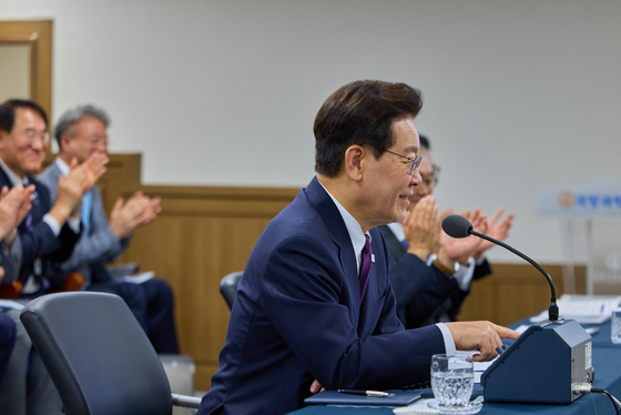 격려하는 이재명 대통령