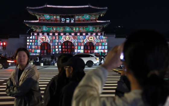 광화문 비추는 '한글날 100주년 기념 외벽 영상'