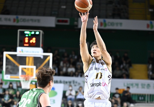 '굿윈·양홍석 41점 합작' LG, 우승 후보 DB 96-92 제압