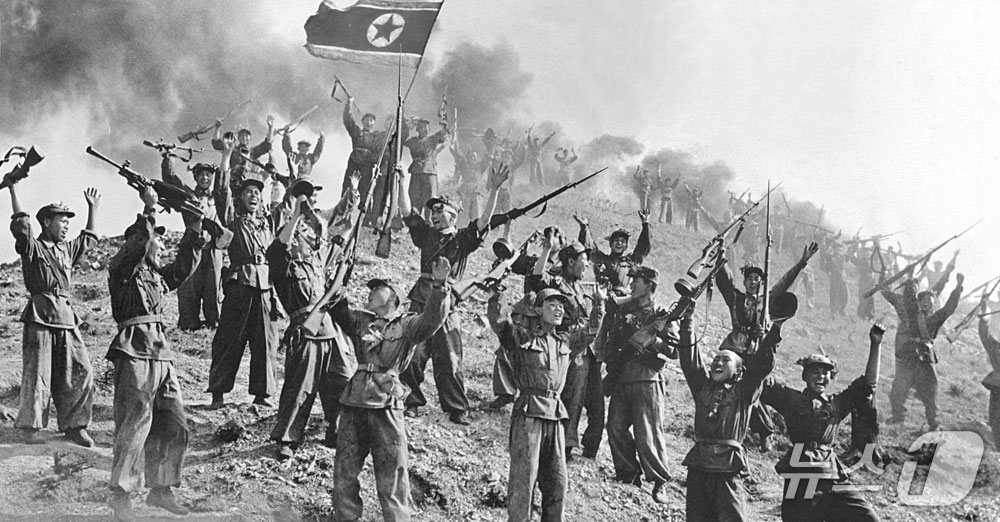 (평양 노동신문=뉴스1) = 북한 노동당 기관지 노동신문은 9일 당 창건 81주년을 하루 앞두고 주민들에게 당을 변함없이 믿고 따를 것을 강조했다. [국내에서만 사용가능. 재배포 …