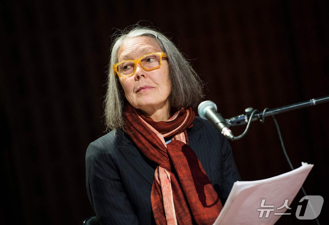 (AFP=뉴스1) 박세연 기자 = 캐나다 시인 앤 카슨(76·Anne Carson)이 2026년 노벨문학상 수상자로 선정됐다. 스웨덴 한림원은 8일 오후(한국 시각) 2026년 노 …