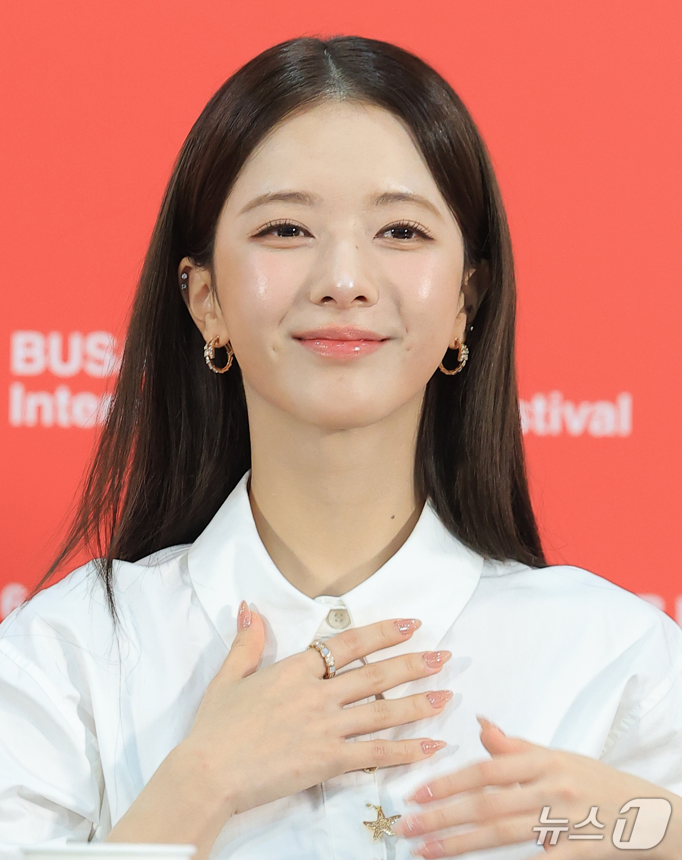 (부산=뉴스1) 권현진 기자 = 배우 노정의가 9일 부산 해운대구 영화의전당 비프힐에서 열린 경쟁 ‘면도’ 기자회견에서 미소를 짓고 있다. 2026.10.9/뉴스1