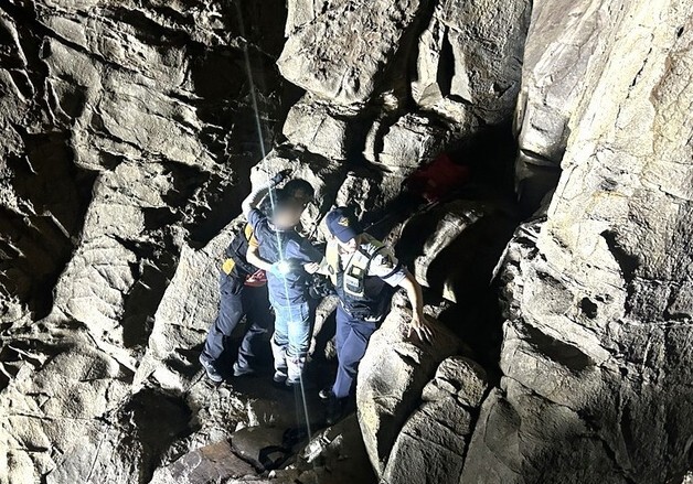 군산 무녀도 갯바위서 낚시하던 50대, 3m 아래 바위로 추락