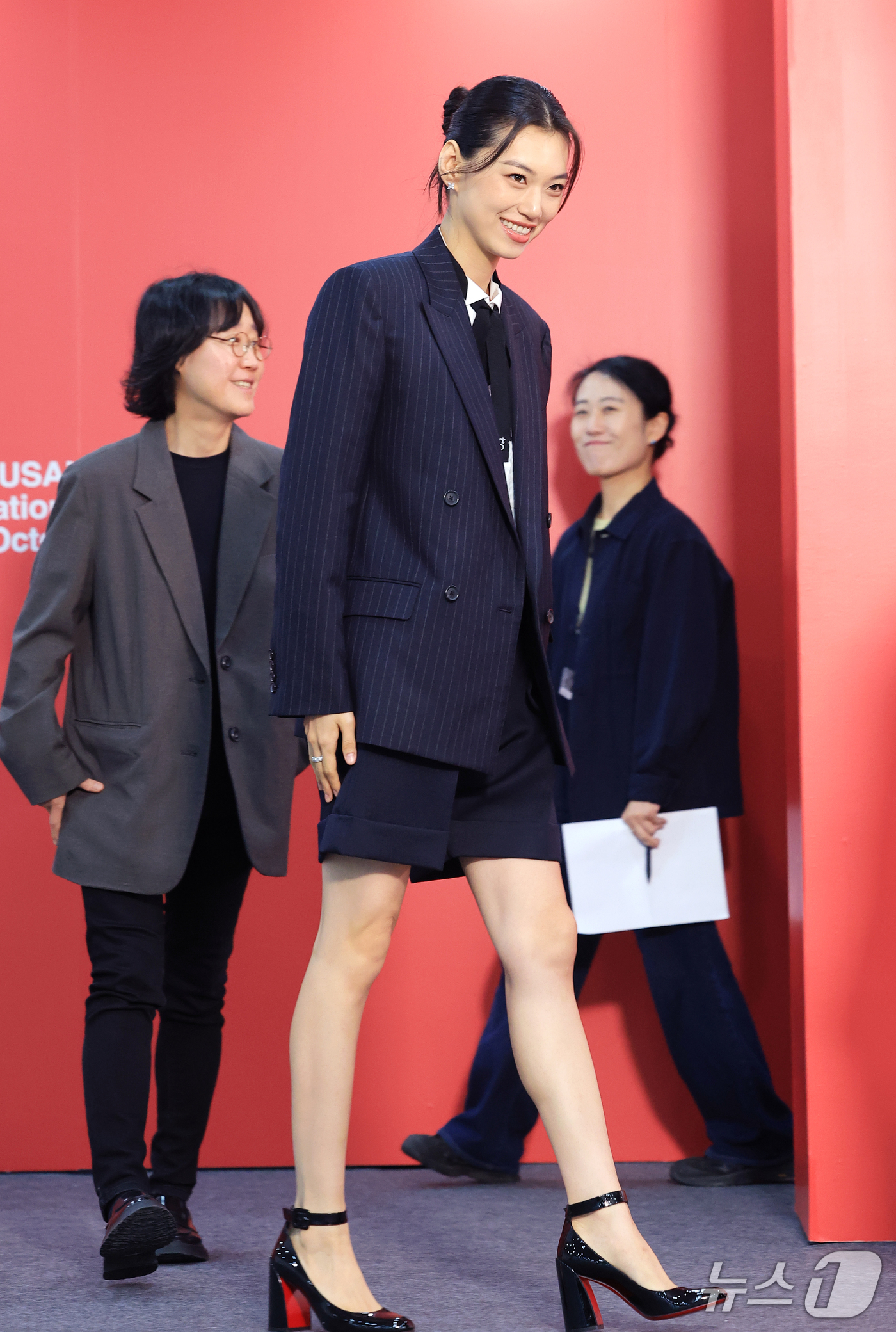 (부산=뉴스1) 권현진 기자 = 가수 겸 배우 김도연이 9일 부산 해운대구 영화의전당 비프힐에서 열린 경쟁 ‘도라’ 기자회견에 참석하고 있다. 2026.10.9/뉴스1
