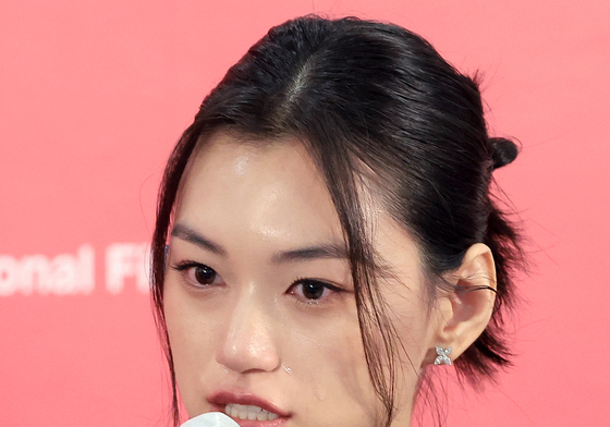 눈물 흘리는 '도라' 김도연