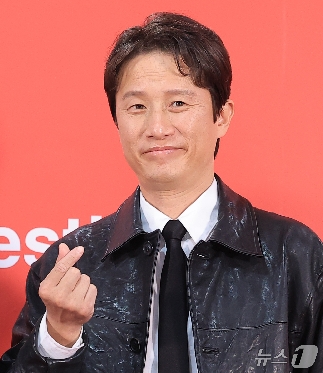 (부산=뉴스1) 권현진 기자 = 배우송새벽이 9일 부산 해운대구 영화의전당 비프힐에서 열린 경쟁 ‘도라’ 기자회견에서 포즈를 취하고 있다. 2026.10.9/뉴스1