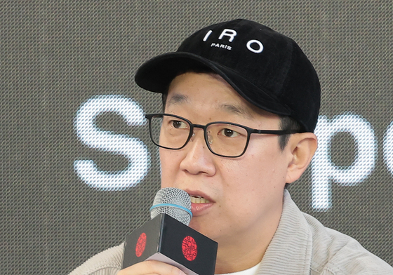 인사말 하는 한준희 감독